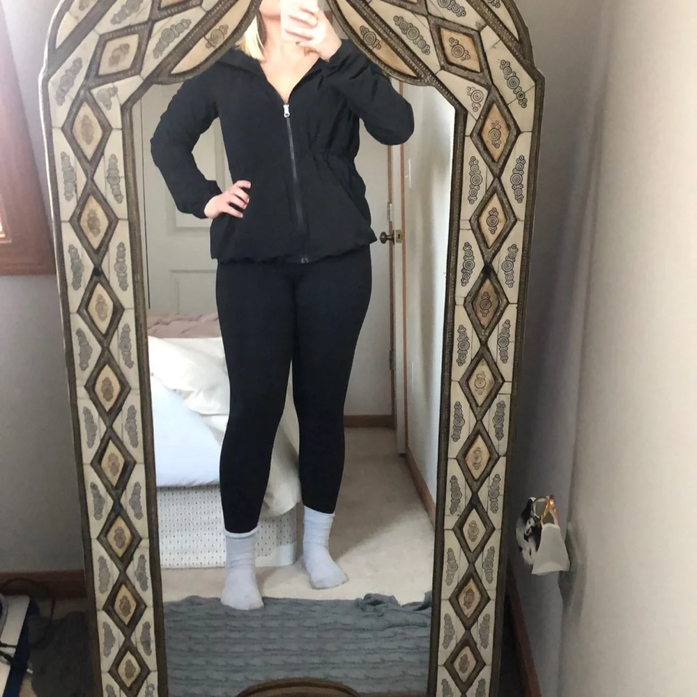 Lululemon Rain Jacket Size 4 - Picture 3 of 16